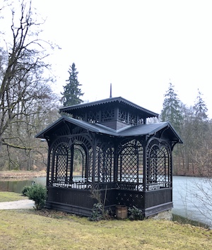 teichhaeuschen im schlosspark ebersdorf