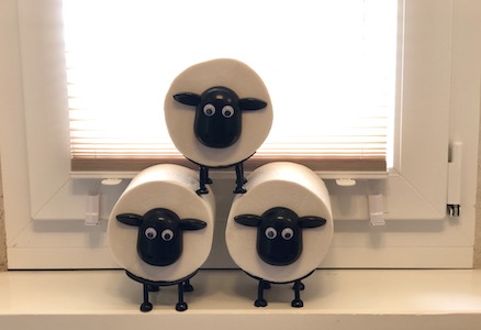 ausstattung, badezimmer, toilettenpapierrollen, wc-papier, toilettenpapier-halter, schafe, schafdesign, design-toilettenpapierrollen-halter, witzige ausstattung