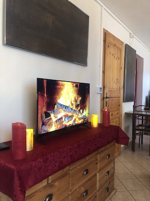 ausstattung, tv, led-kerzen, kommode, infrarotheizung, blick zum esstisch