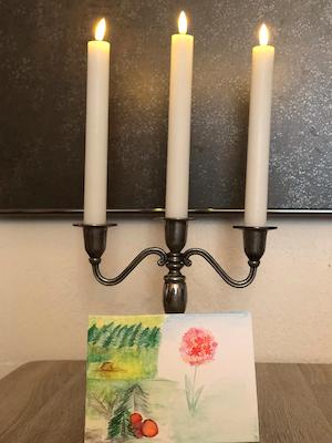 selbst gemalte dankeskarte von gast, aquarell, kerzenleuchter mit led kerzen im ferienhaus, hundefreundliches ferienhaus
