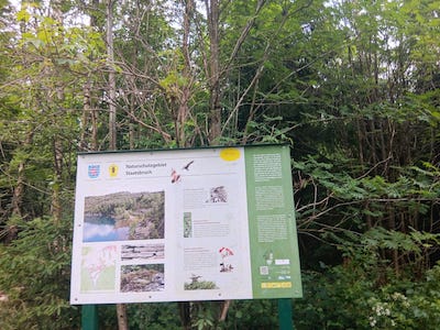 infoschild schieferpark lehesten, schieferpark lehesten, ausflugstipp vom tiny house im wald in tanna