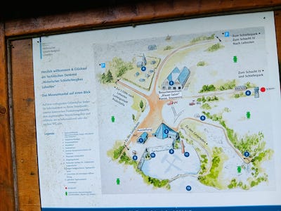 infoschild schieferpark lehesten, schieferpark lehesten, ausflugstipp vom tiny house im wald in tanna