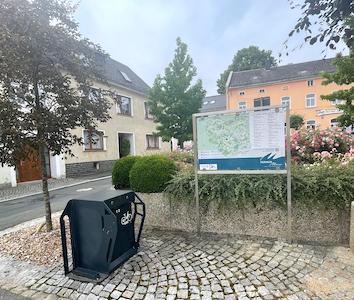 anreise, tanna, thueringen, tanna markt, anreise mit bus und bahn, zu fuss, fussweg, feriengast abholung, abholservice, reisen mit bus und bahn, reisen mit oeffentlichen verkehrsmitteln, idyllisch, gegend kennenlernen, pedelec ladestation, elektrofahrrad ladestation, ebike ladestation, e-bike laden, oeffentliche ladestation
