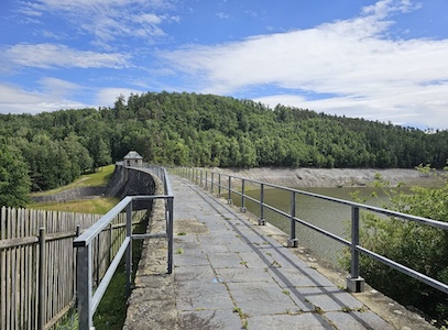 weidatalsperre, Ferienhaus, Tiny House, Tanna, Thüringen, Urlaub mit Hund, Thüringer Vogtland, Hundeurlaub, Thüringer Schiefergebirge, Wanderurlaub, Natururlaub, Ausflüge Thüringen, Jack Russell Urlaub, Urlaub für Singles, Urlaub für Paare, Erholungsurlaub Thüringen.