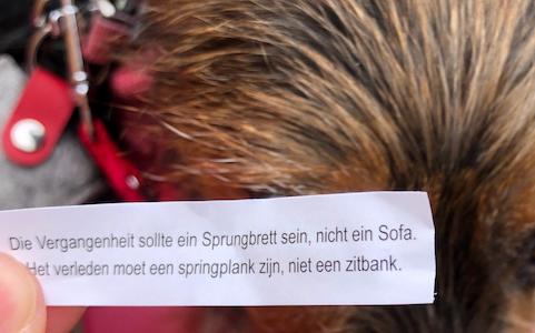 tanna, thueringen, tanna markt, bushaltestelle, bus und bahn, zu fuss, feriengast abholung, abholservice, urlaub mit hund, glueckskeks, begruessung, spruch