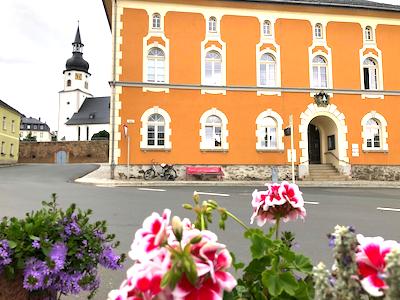 tanna, thueringen, tanna markt, rathaus, bushaltestelle, bus und bahn, zu fuss, feriengast abholung, abholservice