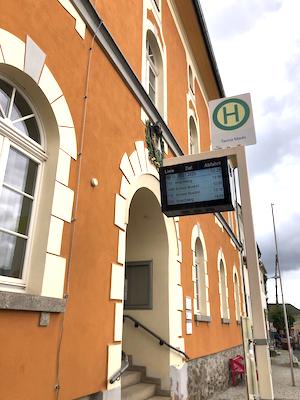 tanna, thueringen, tanna markt, bushaltestelle, bus und bahn, zu fuss, feriengast abholung, abholservice