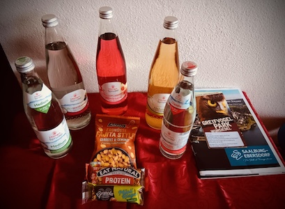 erfrischungsgetraenke, hoellensprudel, mineralwasser medium, mineralwasser spritzig, snacks, prospektmaterial, informationsmaterial, ausflugstipps, ferienhaus, tiny house im wald, tanna