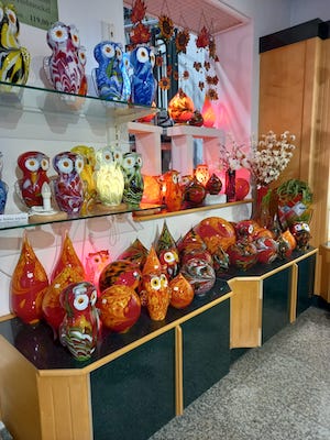 Weihnachtswelt Lauscha, Glaskunst Lauscha, Christbaumschmuck, Tiny House, Thüringer Wald, Schlechtwetter-Tipp, Manufakturen, gläserner Christbaumschmuck, Kunsthandwerk, Lauscha, 74 km, eulen aus glas