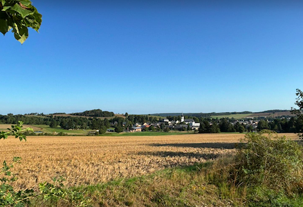 blick auf tanna, kirche tanna, panorama, feld dorf