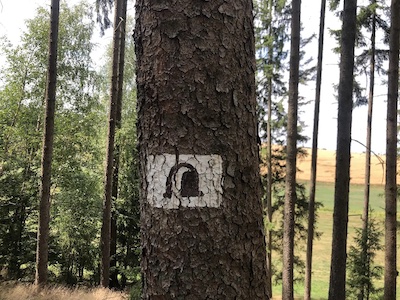 icon auf baum franzosenhöhle