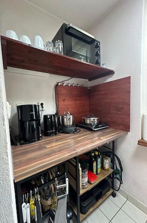 ausstattung, küche, elektro-herdplatte, induktions-herdplatte, kaffeeemachine, mini-backofen, geschirrr, öl, elektrogrill, wasserkocher