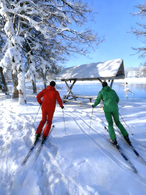 #TinyHouse #WinterUrlaub #Waldliebe #Auszeit #Skiing #Wandern #KraftTanken #WinterTime #NaturPur #schlittschuh laufen #leitenteiche