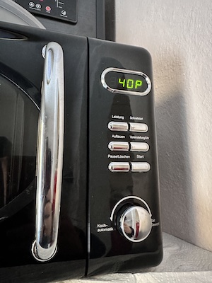 #gutenappetit #survivalfood #tinyhouseinspiration #tanna #thüringen #auszeit #urlaubmithund #haselkätzchen #naturgenuss #nachhaltigleben #schokoüberzug #schokoglasur #rezept #mikrowelle