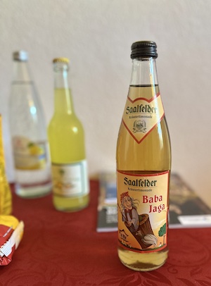 Tiny House, Tiny House im Wald, Feriengäste, Willkommensgruß, Ausflugsziele, regionale Spezialitäten, gralsburger, saalfelder, limonade, brause, saalfelder feengrotten, baba jaga, kräuterlimonade