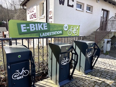 erlebniswelt saalfelder feengrott, pedelec ladestation, e-bike ladestation, gebühr, fahrradfreundlich, anreise mit dem fahrrad, laden während besuch