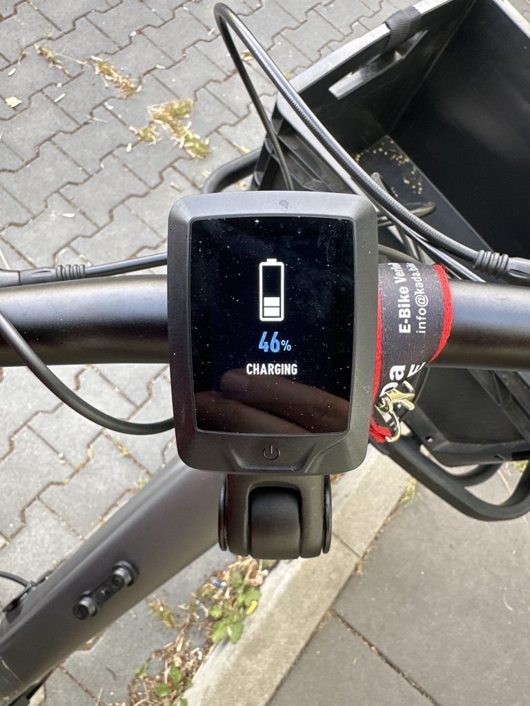 charging, elektrofahrrad display, ladevorgang display ebike, pedelec laden bei denns in töpen