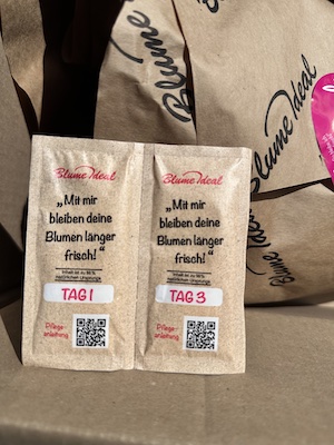 #TinyHouseTanna #RomantikUrlaub #50RoteRosen #BlumeIdeal freshbag #UrlaubInThüringen #TinyHouseImWald #UrlaubZuZweit #SelbstliebeUrlaub #SaaleOrlaKreis #BlumenÜberraschung #TikTokShop #ThüringerVogtland, frischepack