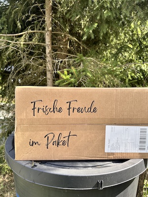 #TinyHouseTanna #RomantikUrlaub #50RoteRosen #BlumeIdeal #UrlaubInThüringen #TinyHouseImWald #UrlaubZuZweit #SelbstliebeUrlaub #SaaleOrlaKreis #BlumenÜberraschung #TikTokShop #ThüringerVogtland, paket